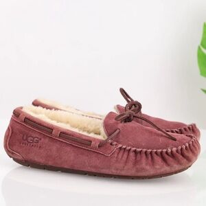 UGG Dakota Suede Moccasin Slippers in Dusty Rose - size 8 brand new
